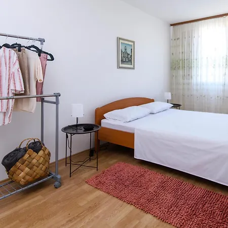 Apartament Door Split