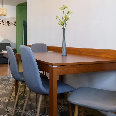Apartament Door Split